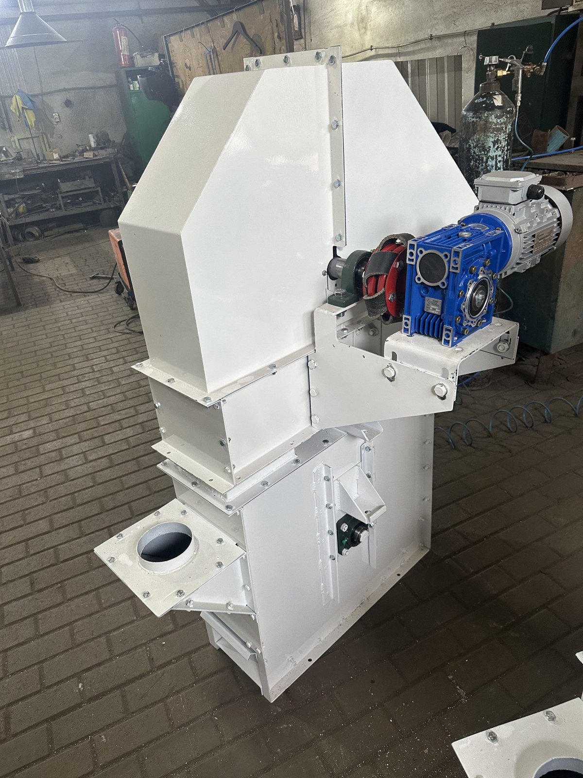 Приводний вузол норії з мотор-редуктором
